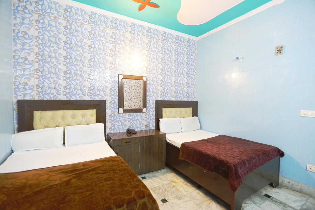 Spot On 43436 Hotel Mannat Spot Moradabad Eksteriør billede